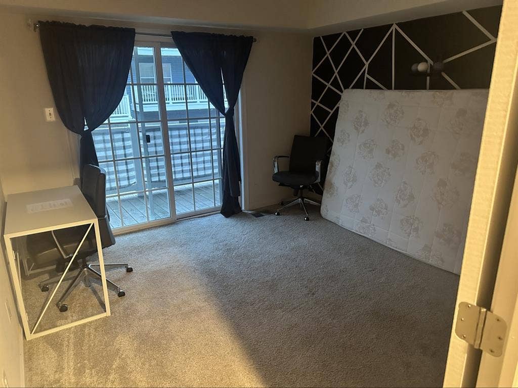 Townhouse semi-gated with security