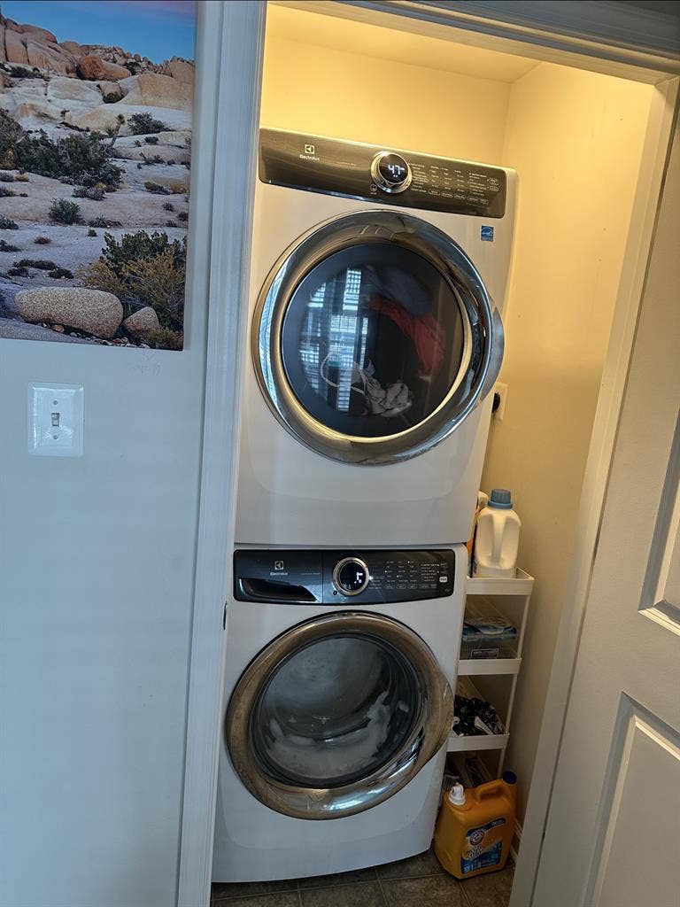 Townhouse semi-gated with security