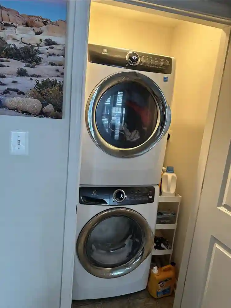 Townhouse semi-gated with security