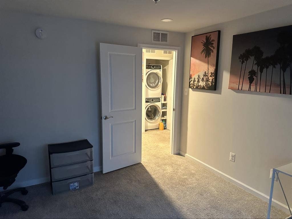 Townhouse semi-gated with security