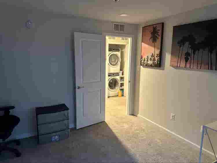 Townhouse semi-gated with security