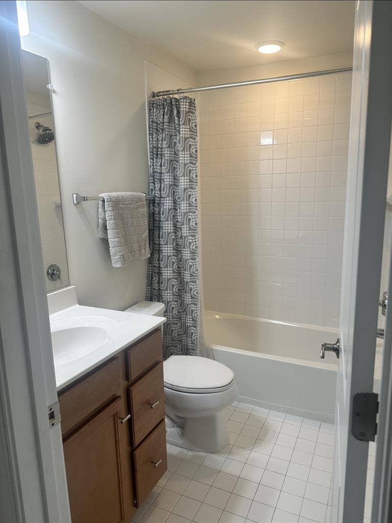 Townhouse semi-gated with security