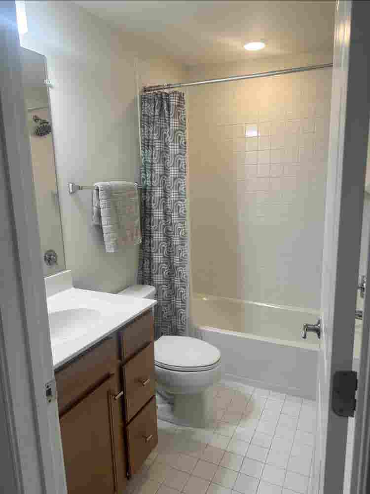 Townhouse semi-gated with security