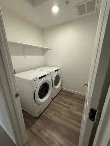 2 Private Rooms & Private Bathroom