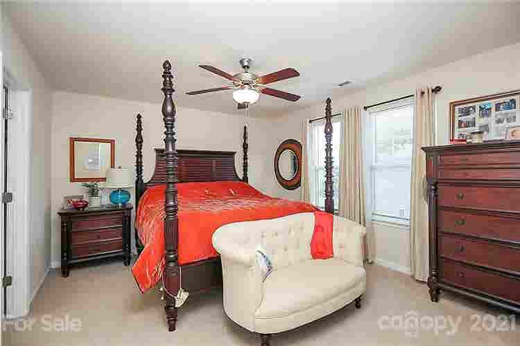 4 BR in Charlotte