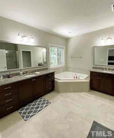 4 BR in Apex