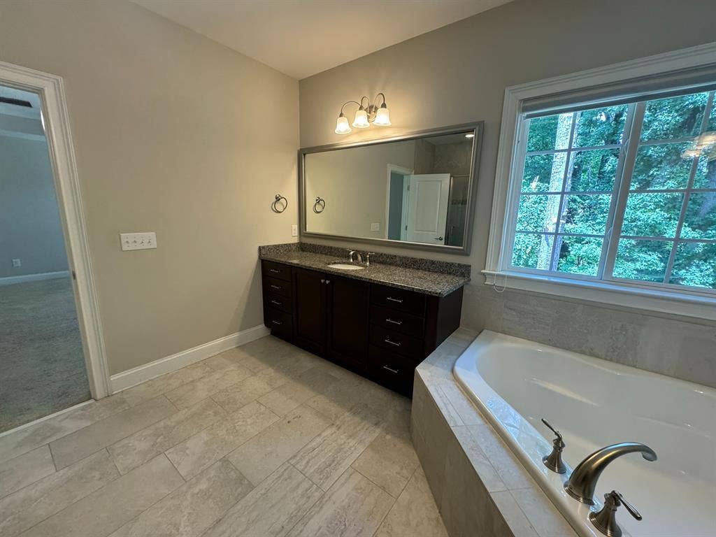 4 BR in Apex