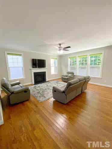4 BR in Apex
