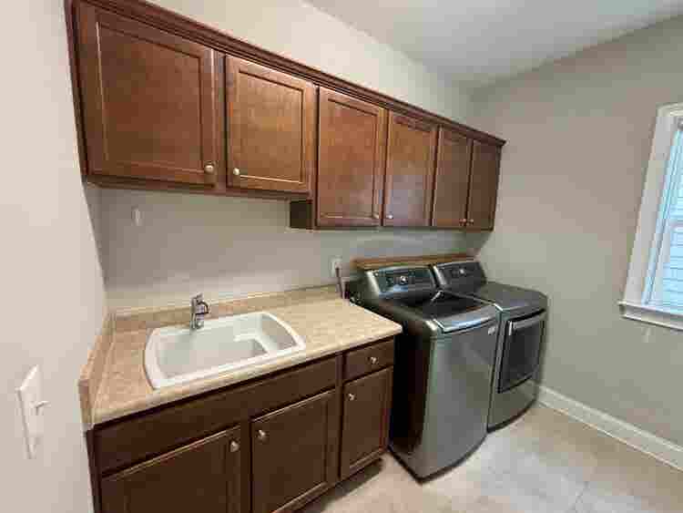 4 BR in Apex