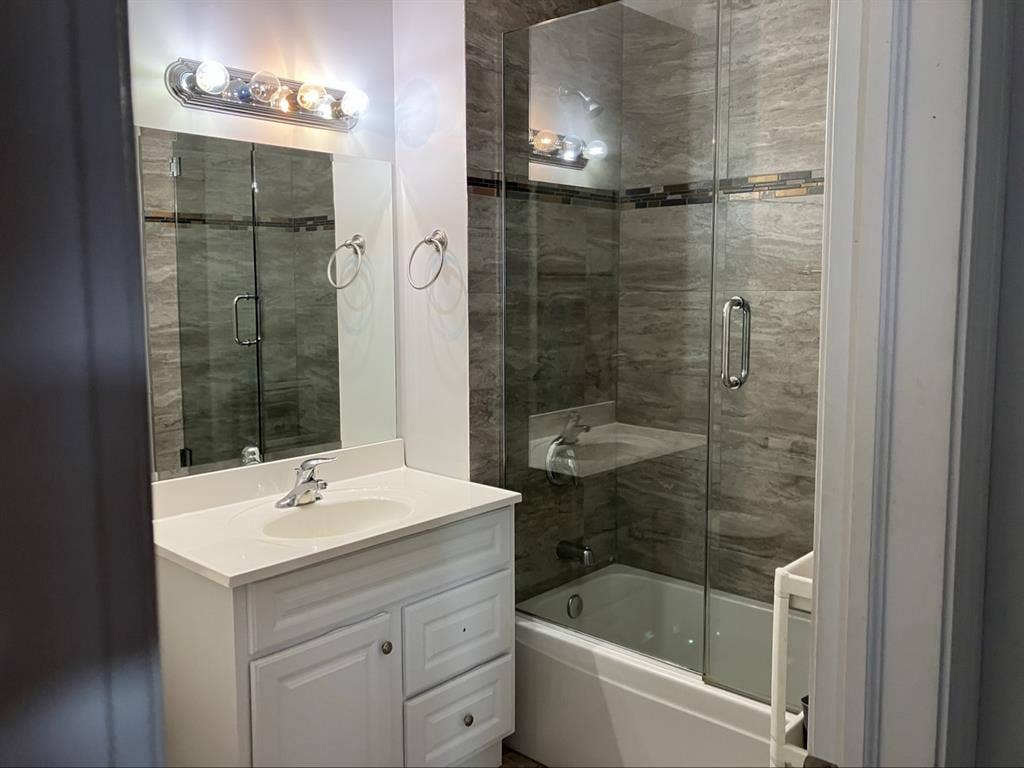 Private Bedrm and Bathroom UIC Area