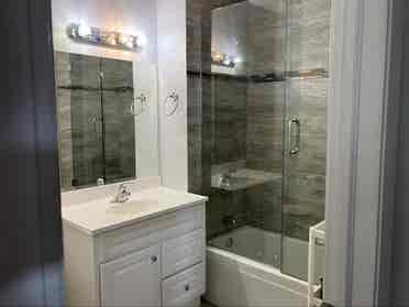 Private Bedrm and Bathroom UIC Area