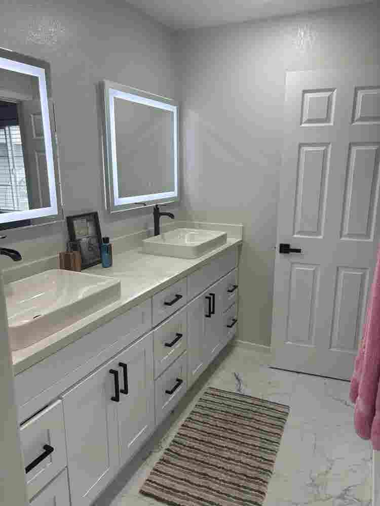 Private Master Bed and bathroomm