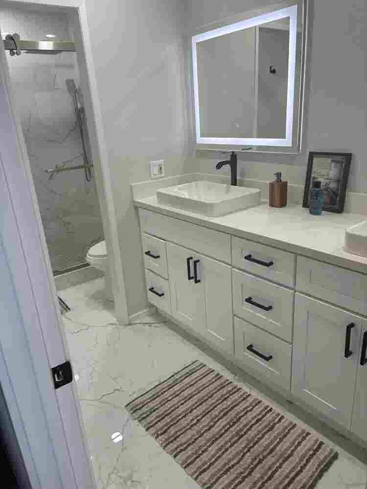 Private Master Bed and bathroomm