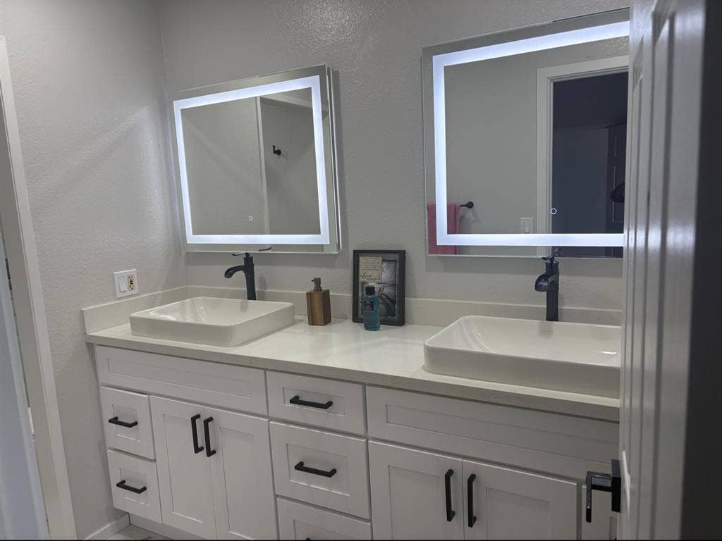 Private Master Bed and bathroomm