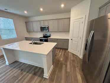 4 BR in Monroe