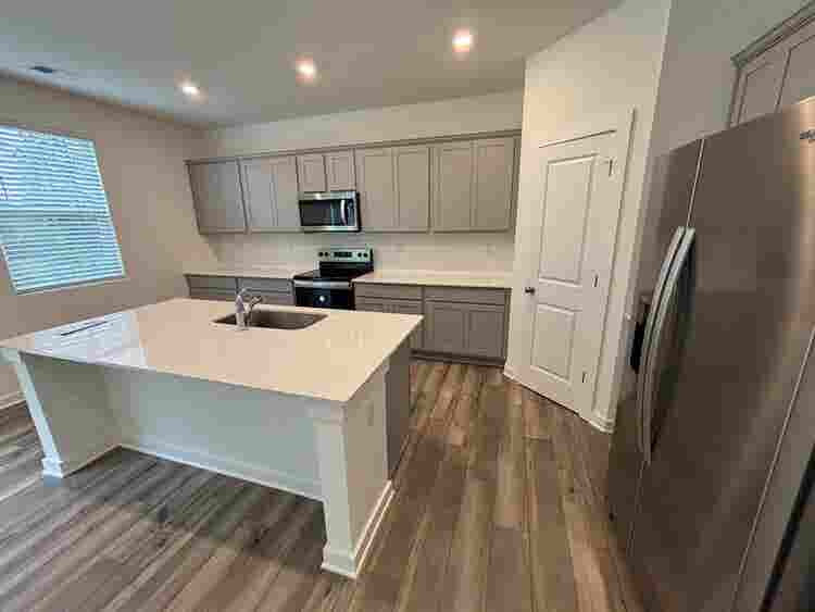 4 BR in Monroe