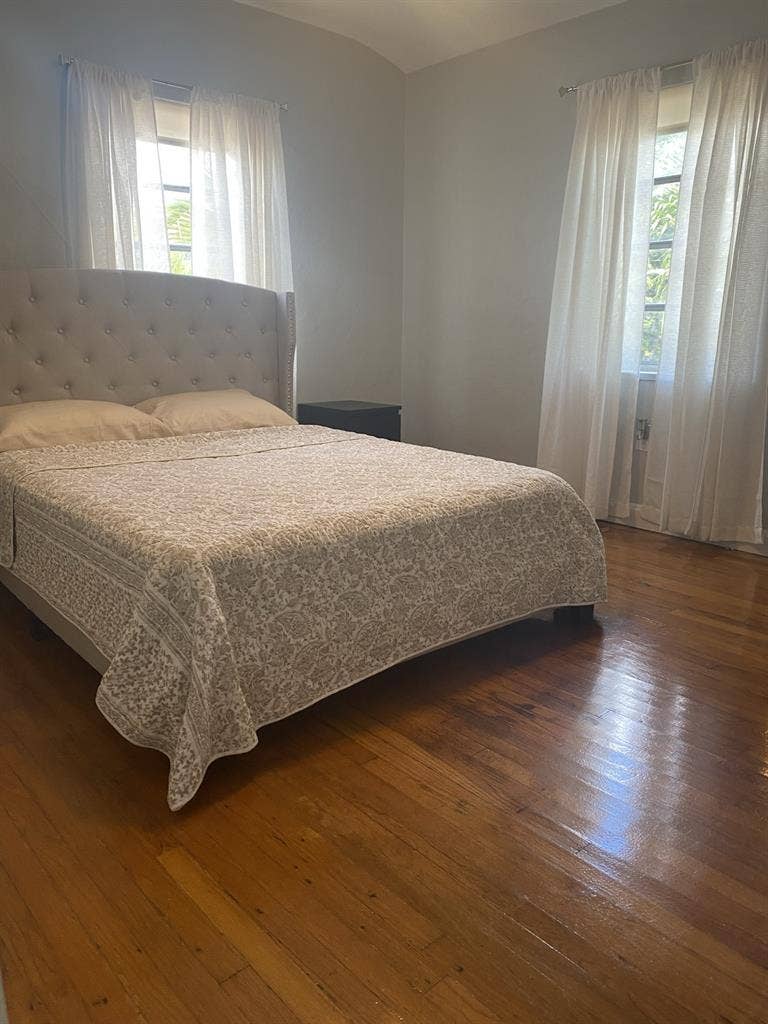 Super clean room in South Beach