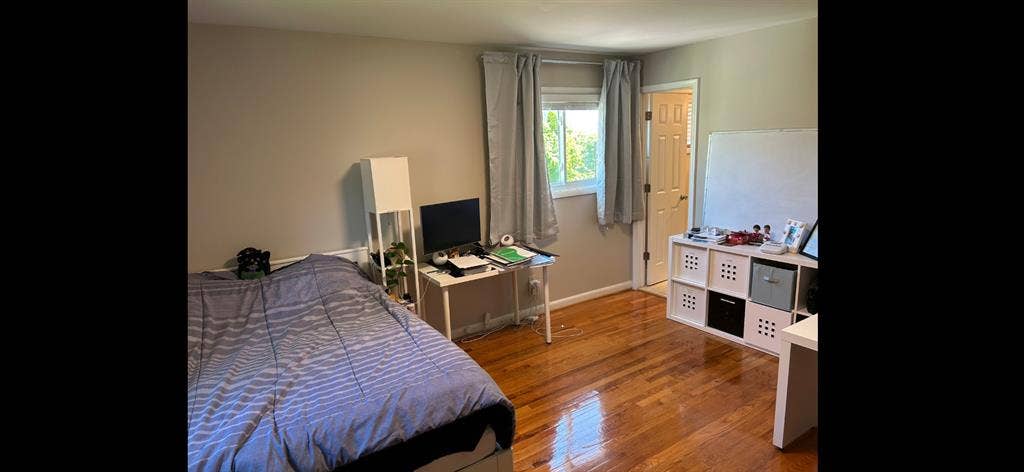 Furnished room, private bathroom