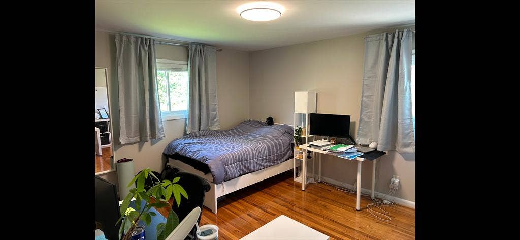 Furnished room, private bathroom