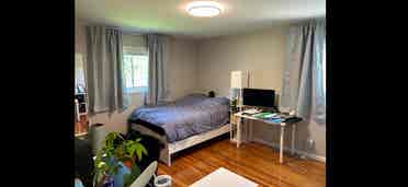 Furnished room, private bathroom