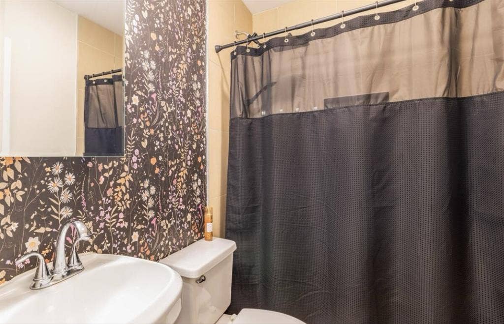 2 rooms available for rent