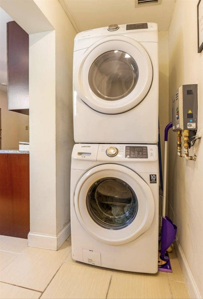 2 rooms available for rent