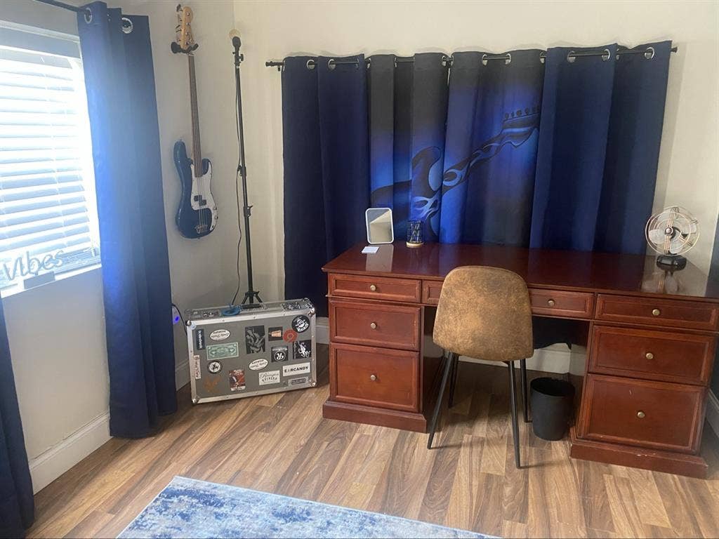 2 rooms available for rent