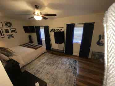 2 rooms available for rent