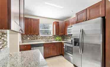 2 rooms available for rent