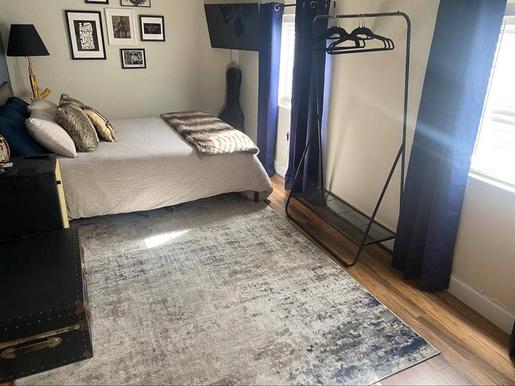 2 rooms available for rent