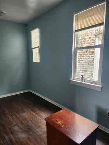 BR Apt- Pilsen- Women Only