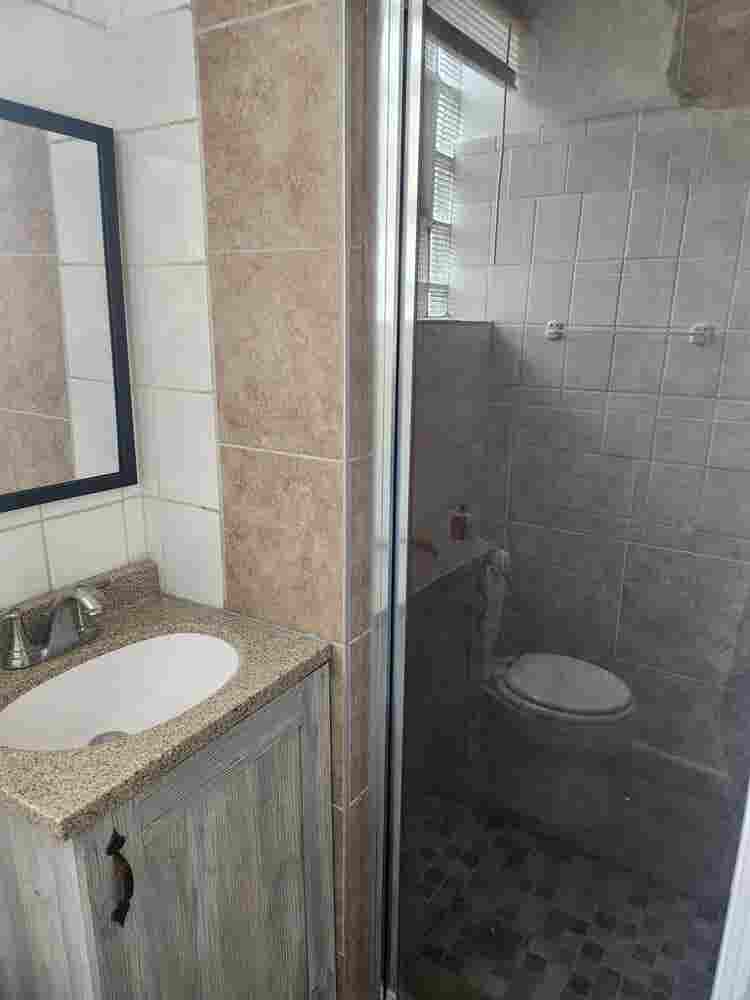 BR Apt- Pilsen- Women Only