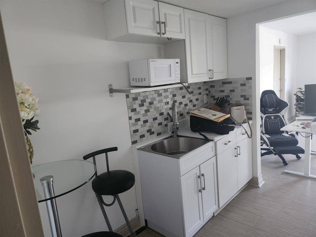 Studio 1 block away from the beach
