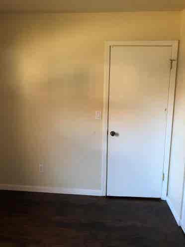Room in Quiet and Clean Home $