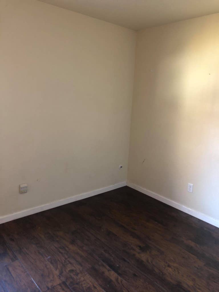 Room in Quiet and Clean Home $