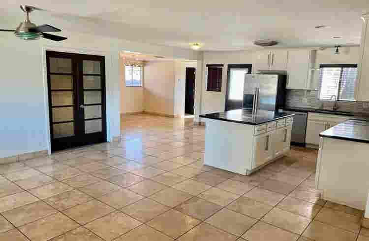 Large and small rooms for rent