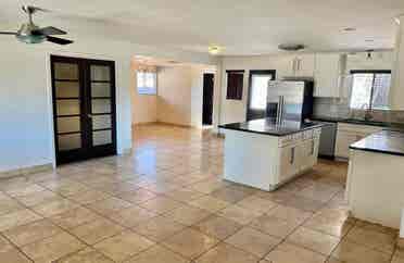Large and small rooms for rent