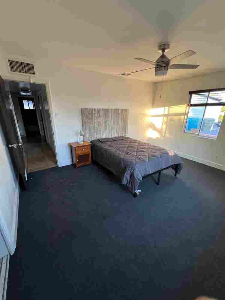 Large and small rooms for rent