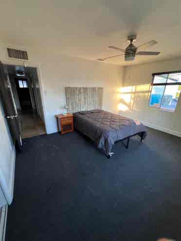 Large and small rooms for rent