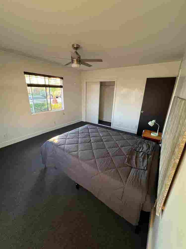 Large and small rooms for rent