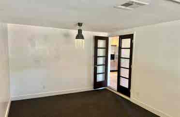 Large and small rooms for rent