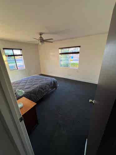 Large and small rooms for rent