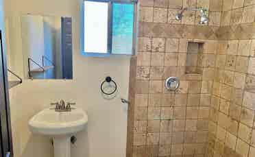 Large and small rooms for rent