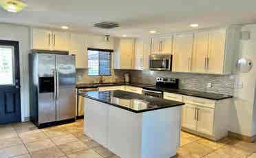 Large and small rooms for rent