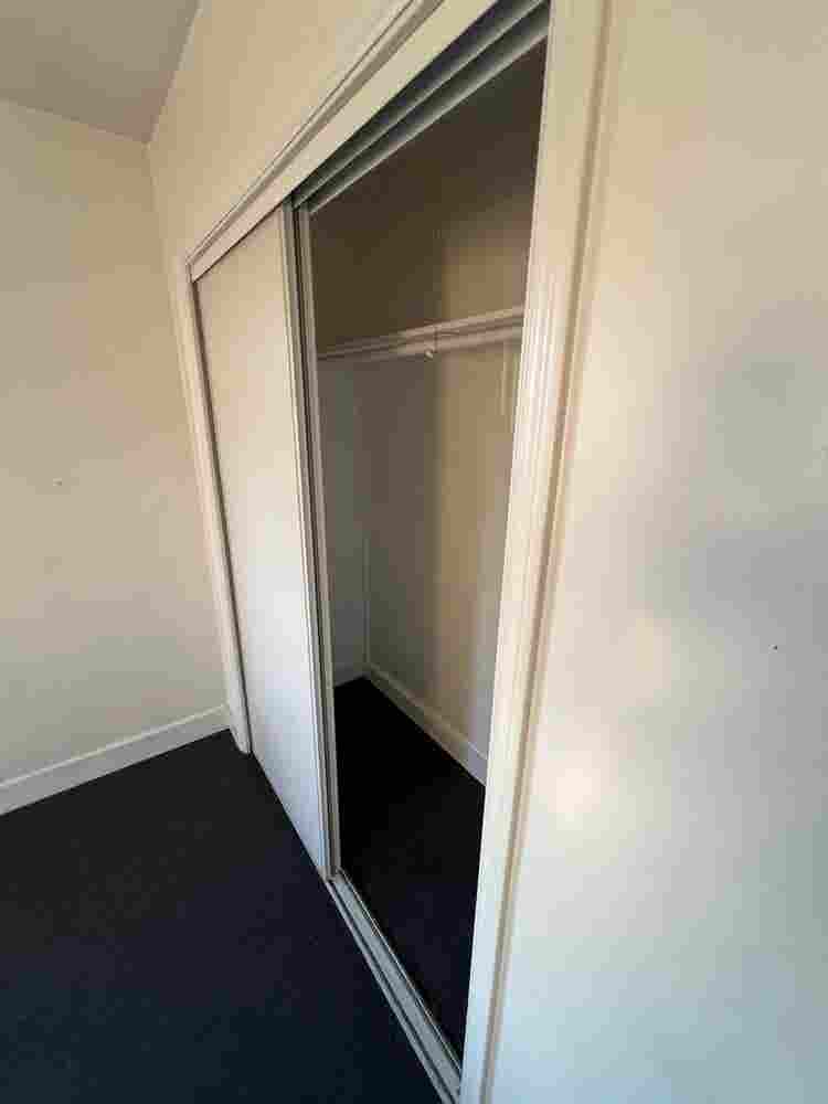 Large and small rooms for rent