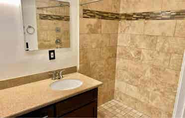 Large and small rooms for rent