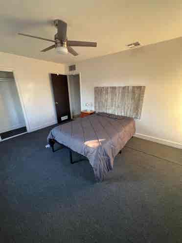 Large and small rooms for rent