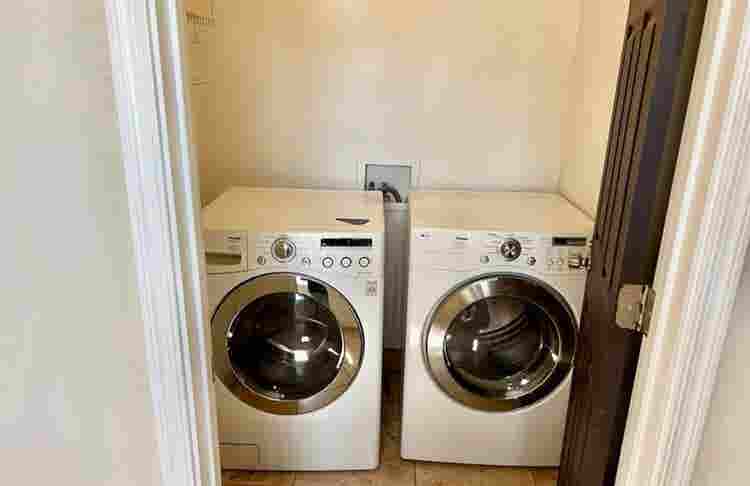 Large and small rooms for rent