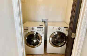 Large and small rooms for rent