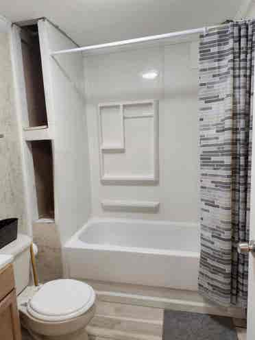 Private Entrance bed and bathroom